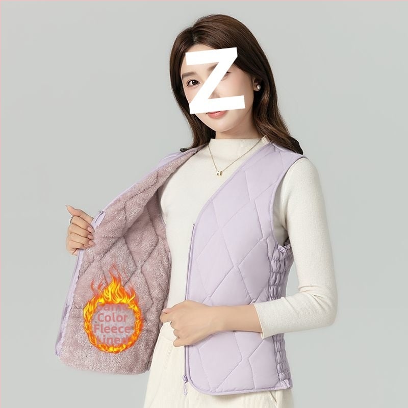 Дамска жилетка: (вълнен пълнеж; нейлонов външен плат; V-образно деколте; едно копче; есен 2025)