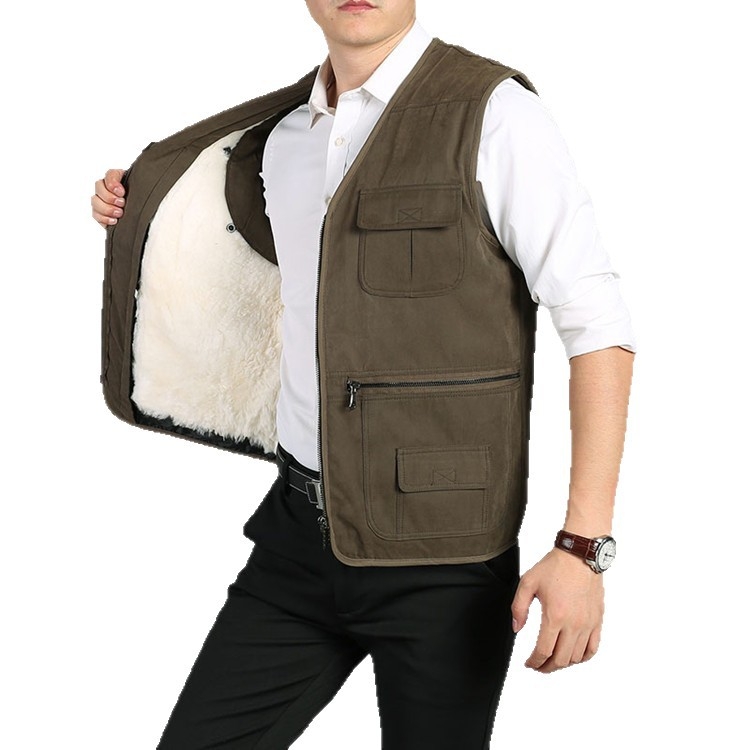 Мъжки зимен елек от полиестерова смес с памучна подплата, Slim fit, V-образно деколте, цип, едноцветен