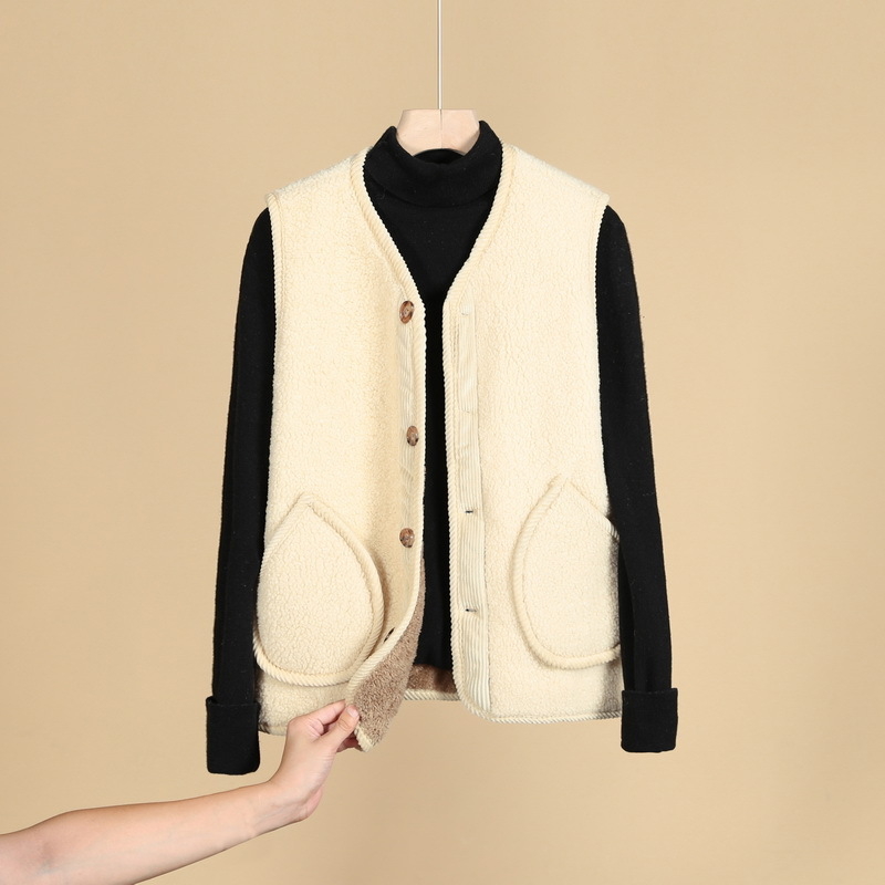 Vestă din lână de miel, stil cardigan, guler rotund, exterior velur, căptușeală Arctic fleece, croială lejeră