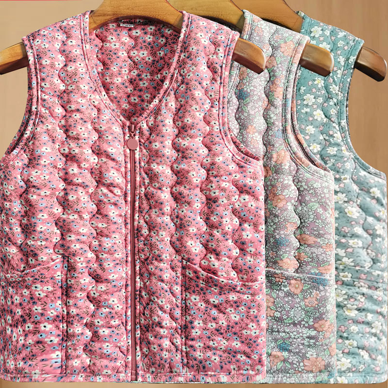 Женска жилетка с подплата от полар и пухкав пълнеж – кръгла яка, пейзажен принт, полиестерна материя, дължина 50–65 см