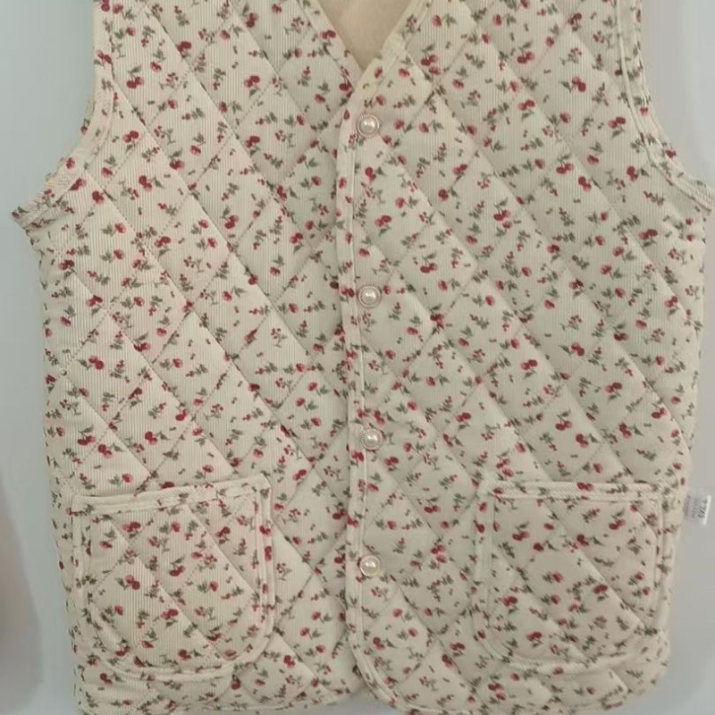 Vesta de iarnă pentru femei, țesătură Rayon, umplere din lână, guler în V, închidere cu un nasture, lungime 50–65 cm, Iarna 2025