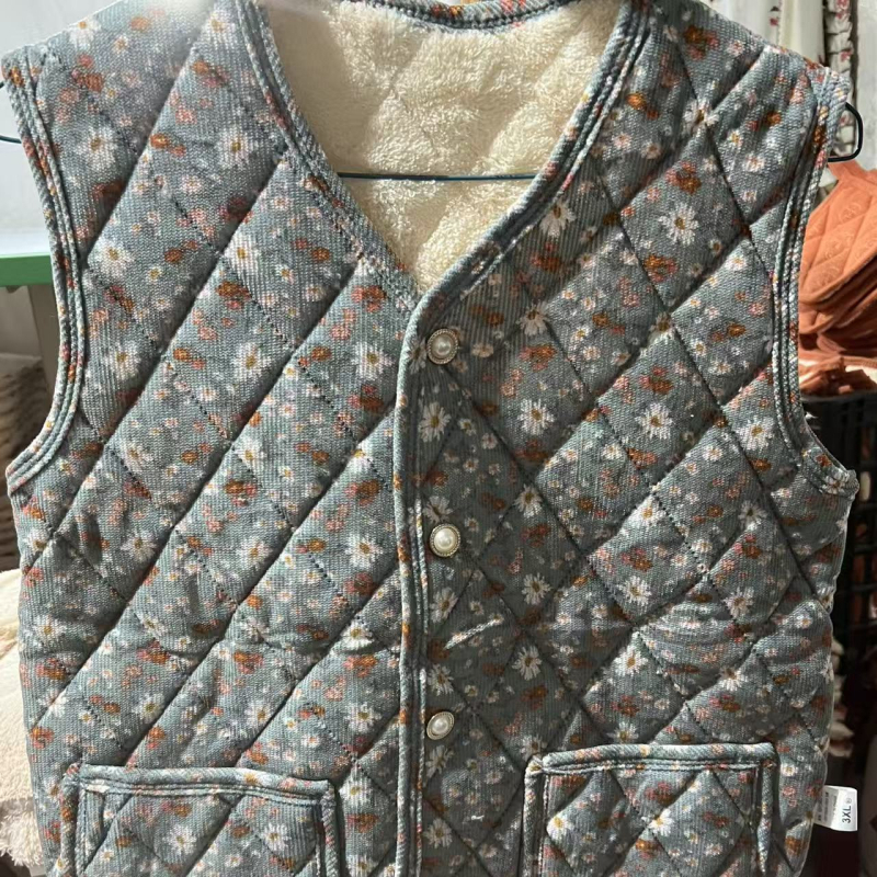 Vesta de iarnă pentru femei, țesătură Rayon, umplere din lână, guler în V, închidere cu un nasture, lungime 50–65 cm, Iarna 2025