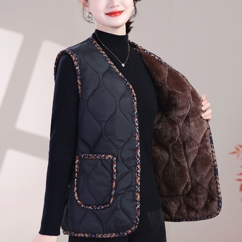 Жилетка с вълнен пълнеж, V-образно деколте, ултра-къс модел, основна тъкан: rayon (95%+), тъкан от овча вълна