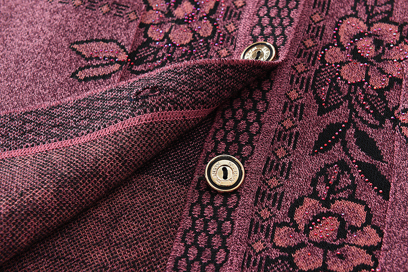 Adīta veste vecāka gadagājuma sievietēm, pavasaris 2024, poliestera audums, poliestera saturs 30–50%.