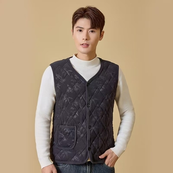 Veste ar flīsa iekšdieni, reljēfiska tekstūra, retro ziedu raksts, kokvilnas-poliestera audums ar 80–90% poliestera un vilnas saturs līdz 30%