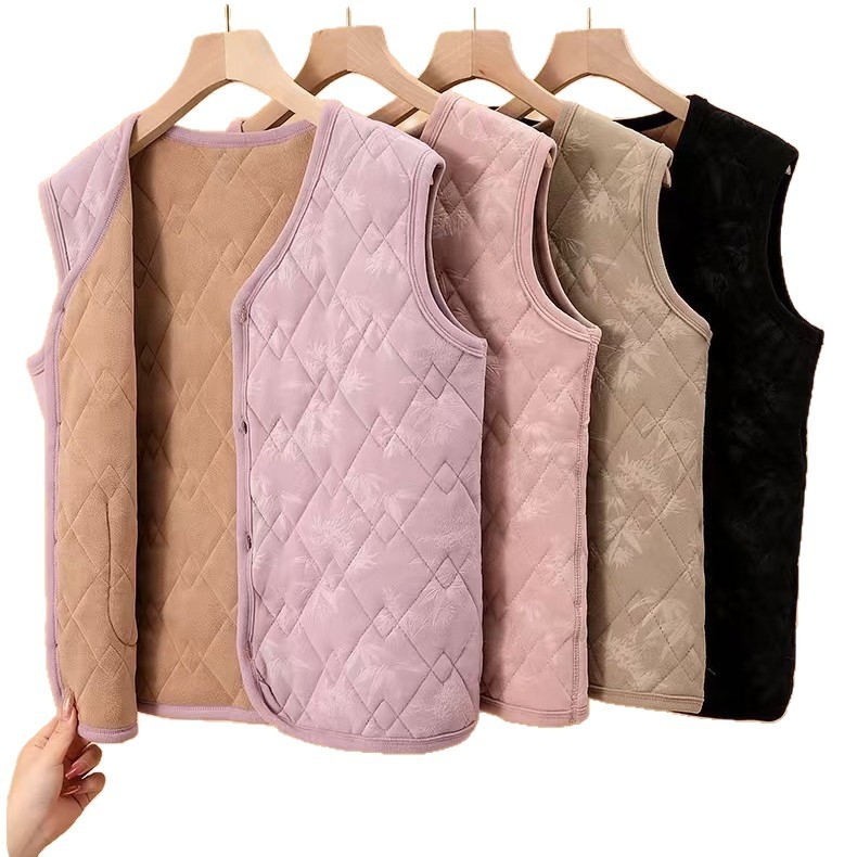 Veste ar flīsa iekšdieni, reljēfiska tekstūra, retro ziedu raksts, kokvilnas-poliestera audums ar 80–90% poliestera un vilnas saturs līdz 30%