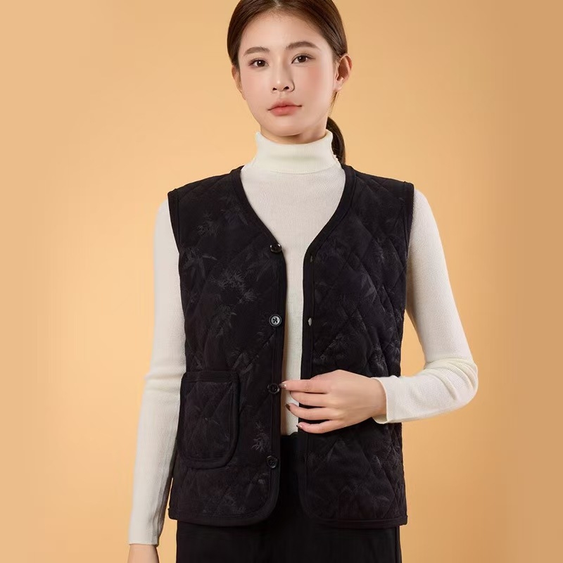 Veste ar flīsa iekšdieni, reljēfiska tekstūra, retro ziedu raksts, kokvilnas-poliestera audums ar 80–90% poliestera un vilnas saturs līdz 30%