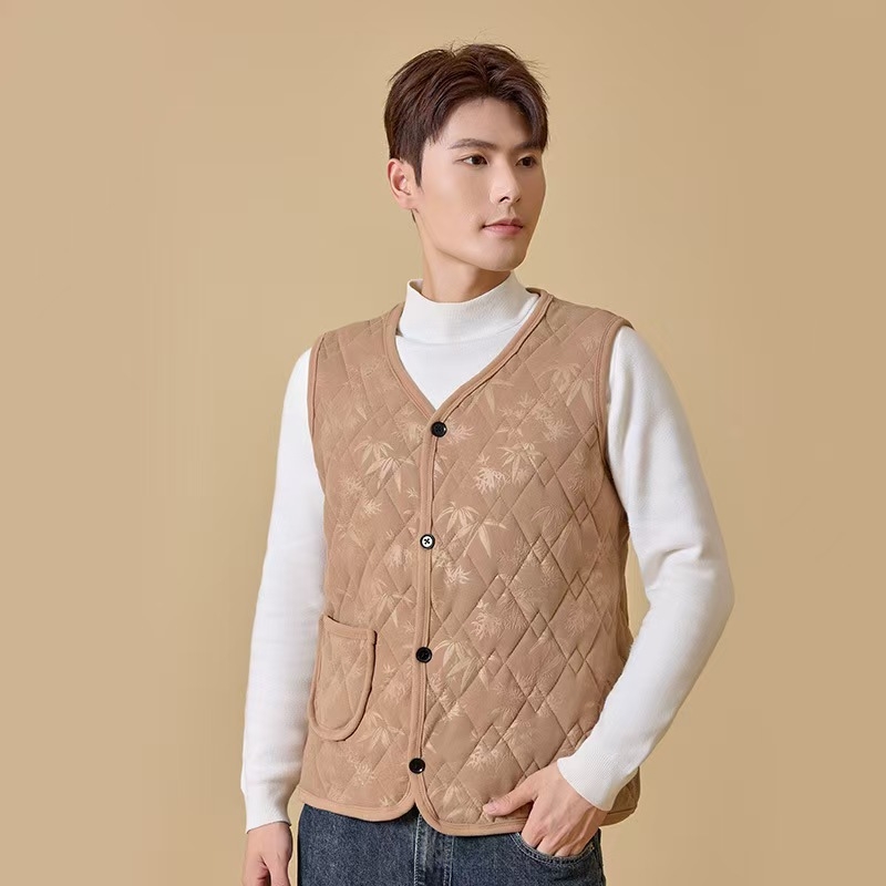 Veste ar flīsa iekšdieni, reljēfiska tekstūra, retro ziedu raksts, kokvilnas-poliestera audums ar 80–90% poliestera un vilnas saturs līdz 30%