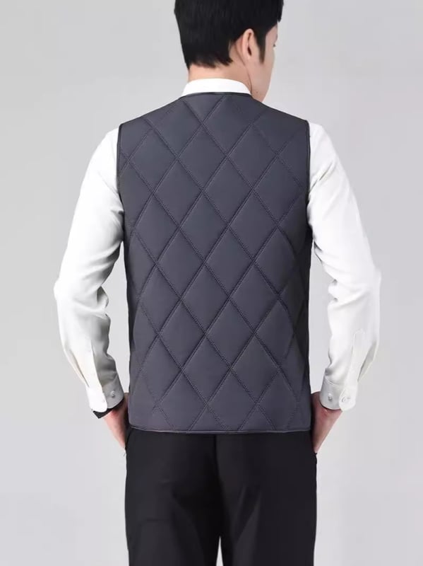 Vestă bărbați cu fleece, căptușită pentru iarnă, guler în V, închidere cu un rând de nasturi, fără glugă, buzunare laterale, tiv drept, culoare uni, material exterior poliester, căptușeală din bumbac