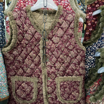 Γυναικείο γιλέκο με V-λαιμό, γεωμετρικό μοτίβ, ύφασμα πολυεστέρα, γέμισμα πολυ-βαμβάκι