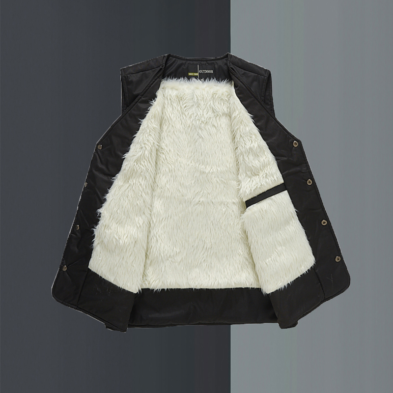 Флисово подплатен безръкав жилет за зима; външна материя: памучно-смесена (90% полиестер); подплата: полиестер; едноредово закопчаване, без яка; печатен дизайн