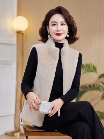 Mink velūra veste rudens/ziemas sezonai, bieza patchwork dizaina, vidēja garuma sievietēm vidējā un vecā vecumā