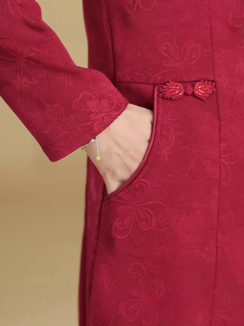 Elegáns esküvői vendégruha fleece béleléssel, őszi–téli 2025, poliészter anyag, mintás, midi hossz