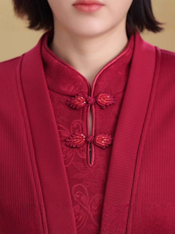 Elegáns esküvői vendégruha fleece béleléssel, őszi–téli 2025, poliészter anyag, mintás, midi hossz