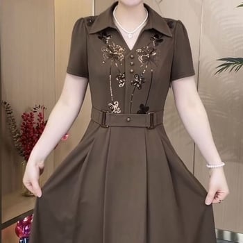 Poliesterska haljina sa šljokicama, geometrijski uzorak, A-linijski kroj, polo ovratnik, visok struk, kratkih rukava, srednja duljina