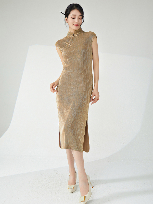 Haljina u činoiserijskom stilu sa zlatnim folijom otiskom, prednji otvor, kratki rukavi, srednja duljina, visok struk