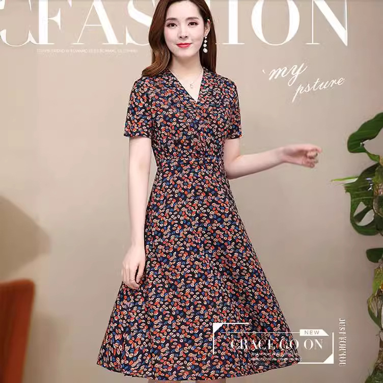 Ženska midi haljina s malim cvjetnim uzorkom, A-linije kroja, V izrez, kratki rukavi, poliester (Ljeto 2024)