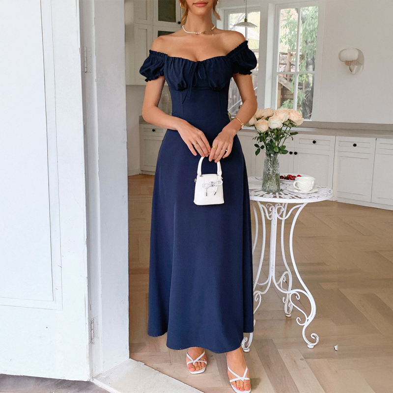 Haljina s A-linijom siluete, visokim strukom, puff rukavi, kvadratni ovratnik (poliesterska-spandex smjesa).