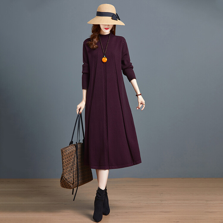 A-linijska pletena haljina, debeli pleteni materijal, dugi rukavi, pola-visok ovratnik, jednobojna, zimska haljina