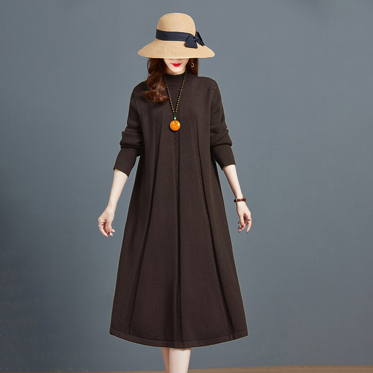 A-linijska pletena haljina, debeli pleteni materijal, dugi rukavi, pola-visok ovratnik, jednobojna, zimska haljina