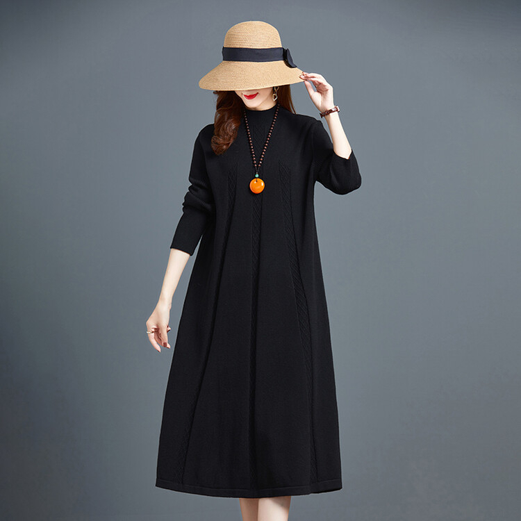 A-linijska pletena haljina, debeli pleteni materijal, dugi rukavi, pola-visok ovratnik, jednobojna, zimska haljina