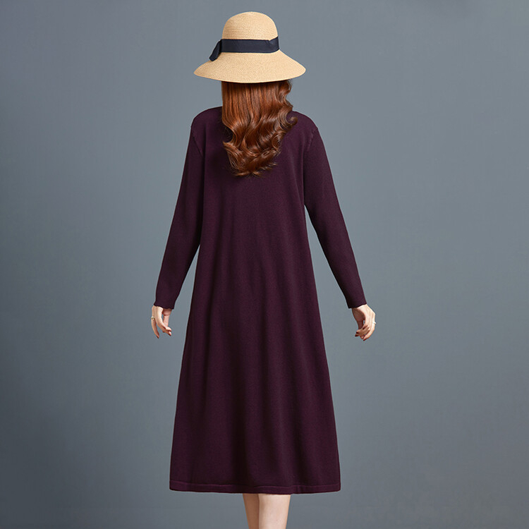 A-linijska pletena haljina, debeli pleteni materijal, dugi rukavi, pola-visok ovratnik, jednobojna, zimska haljina