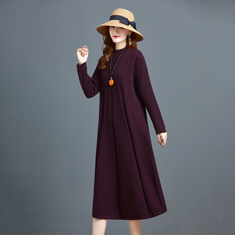 A-linijska pletena haljina, debeli pleteni materijal, dugi rukavi, pola-visok ovratnik, jednobojna, zimska haljina