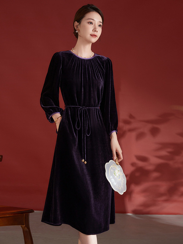 Haljina od Mulberry svile baršuna s okruglim izrezom, A-kroj, dugi rukavi, panelni dizajn, preko glave, proljeće 2025