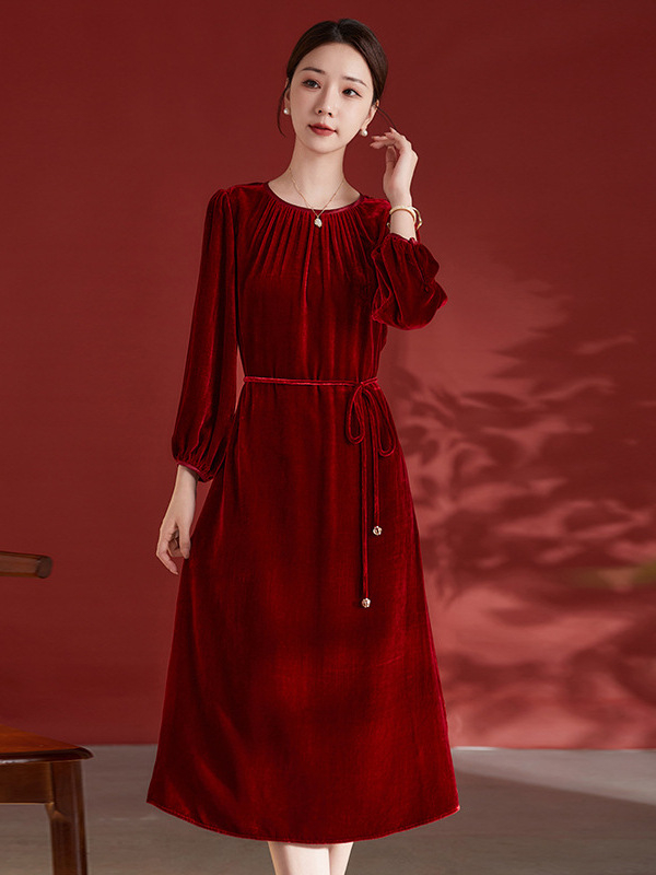 Haljina od Mulberry svile baršuna s okruglim izrezom, A-kroj, dugi rukavi, panelni dizajn, preko glave, proljeće 2025