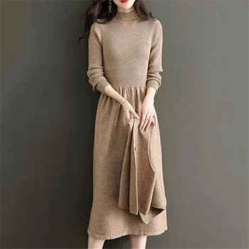 Dvodijelni pleteni set: haljina s krojem A-linija, midi dužina, polu-visoki ovratnik, visok pojas, dugi rukavi