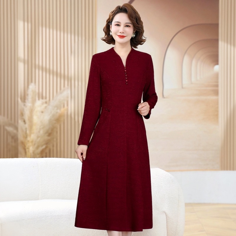 Рокля с дълги ръкави, прикриваща корема, средна дължина, ацетатен плат със 90–95% полиестер, есен 2025