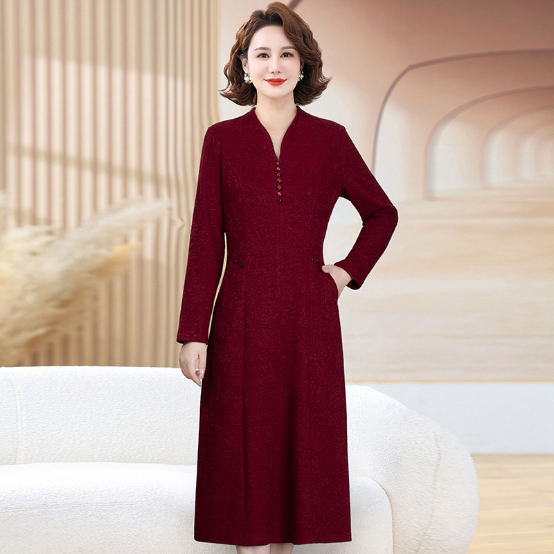 Рокля с дълги ръкави, прикриваща корема, средна дължина, ацетатен плат със 90–95% полиестер, есен 2025