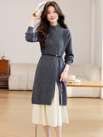 Dva dijela seta: pleteni džemper i plisirana midi suknja, polu visok ovratnik, dugi rukavi, A-linija, srednja duljina, jesen 2025 casual stil