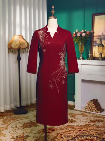 Рокля в китайски стил с микрореластична мрежеста тъкан; 80–90% полиестер и под 30% спандекс; средна дължина