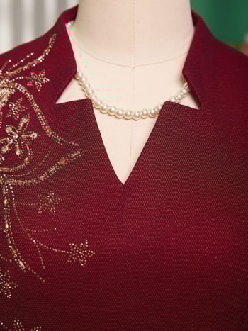 Рокля в китайски стил с микрореластична мрежеста тъкан; 80–90% полиестер и под 30% спандекс; средна дължина