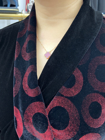 Velveto suknelė, asimetrinė laisva kirpimo linija, ilgos rankovės, ruduo 2024, su spandekso mišiniu