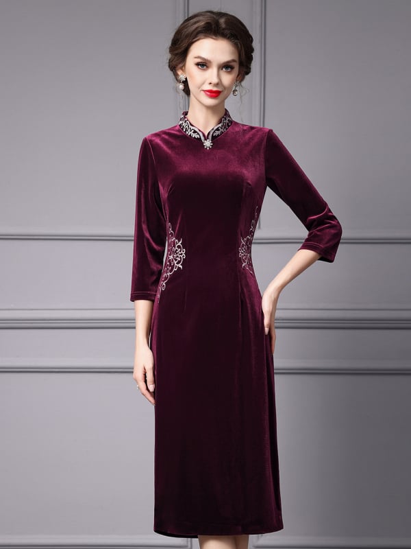 Rochie din catifea în stil cheongsam cu broderie, guler înalt, talie înaltă, toamnă 2025