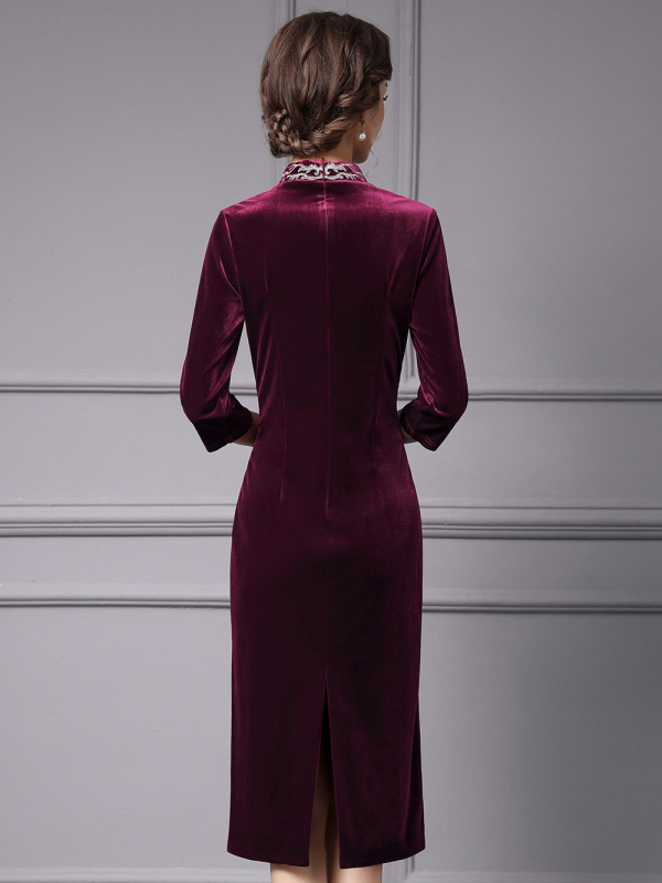 Rochie din catifea în stil cheongsam cu broderie, guler înalt, talie înaltă, toamnă 2025
