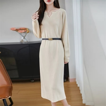 Pletena haljina s remenom, dužina do koljena, A-linija silueta, dugi rukavi