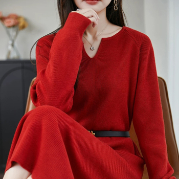 Pletena haljina s remenom, dužina do koljena, A-linija silueta, dugi rukavi