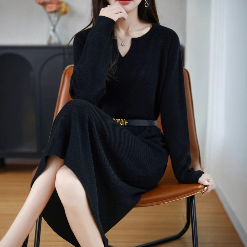 Pletena haljina s remenom, dužina do koljena, A-linija silueta, dugi rukavi