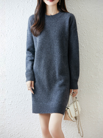 Moteriškas vilnonis megztinis su gobtuvu, apvalus kaklas, ilgos rankovės, vidutinio ilgio, 95% vilna