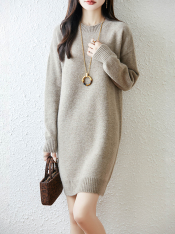 Moteriškas vilnonis megztinis su gobtuvu, apvalus kaklas, ilgos rankovės, vidutinio ilgio, 95% vilna