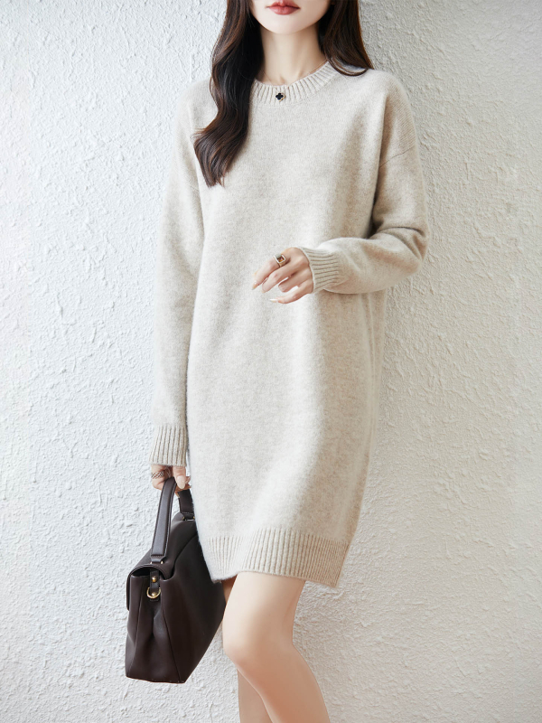 Moteriškas vilnonis megztinis su gobtuvu, apvalus kaklas, ilgos rankovės, vidutinio ilgio, 95% vilna