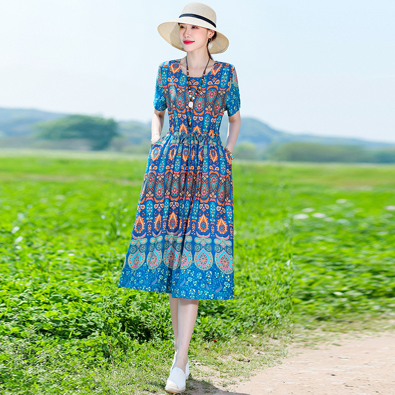 Φόρεμα από ύφασμα βαμβακο-σίλκ με εκτύπωση, Α-γραμμή μεσαίου μήκους, στρογγυλός λαιμός, κοντά μανίκια