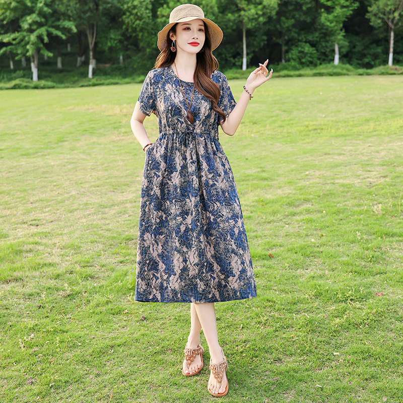 Φόρεμα από ύφασμα βαμβακο-σίλκ με εκτύπωση, Α-γραμμή μεσαίου μήκους, στρογγυλός λαιμός, κοντά μανίκια