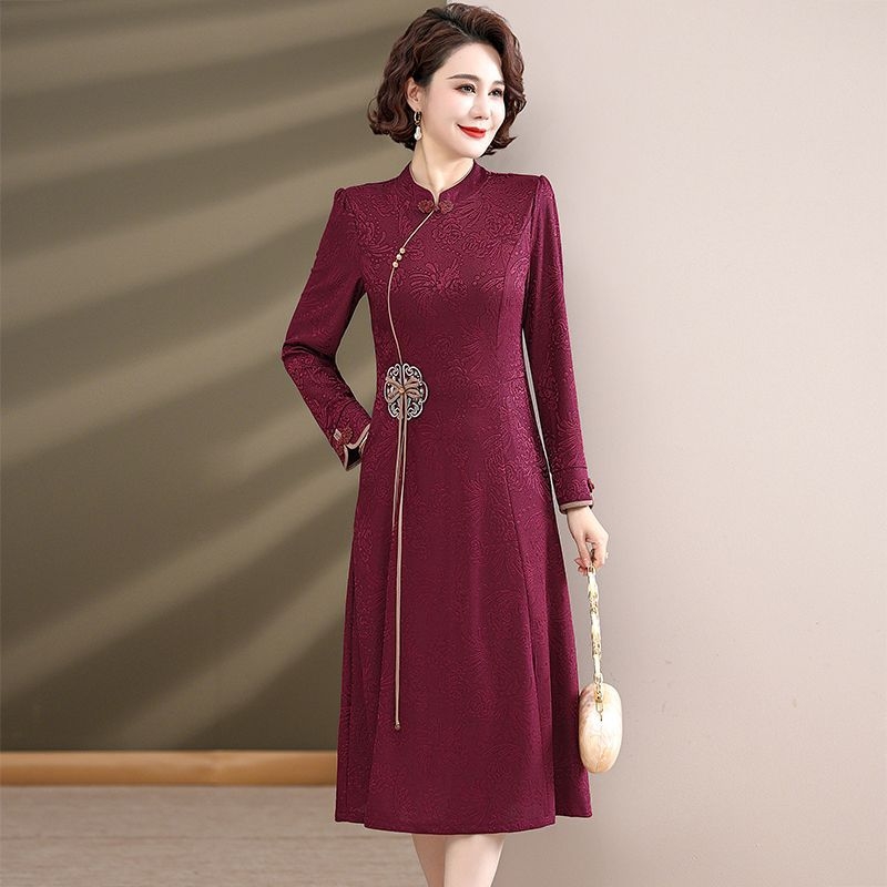 Haljina srednje duljine u kineskom stilu s cvjetnom izvezom, za zrelu ženu, stojeći ovratnik, dugi rukavi, elastičan pojas, poliester
