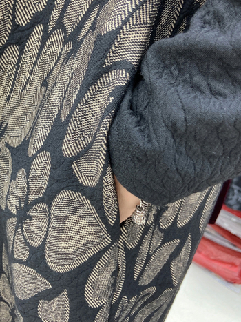 Ankola rudens-ziemas kleita vidējā vecuma sievietēm, elegants stils darbam; galvenais audums 90–95% cits, elastāns <30%