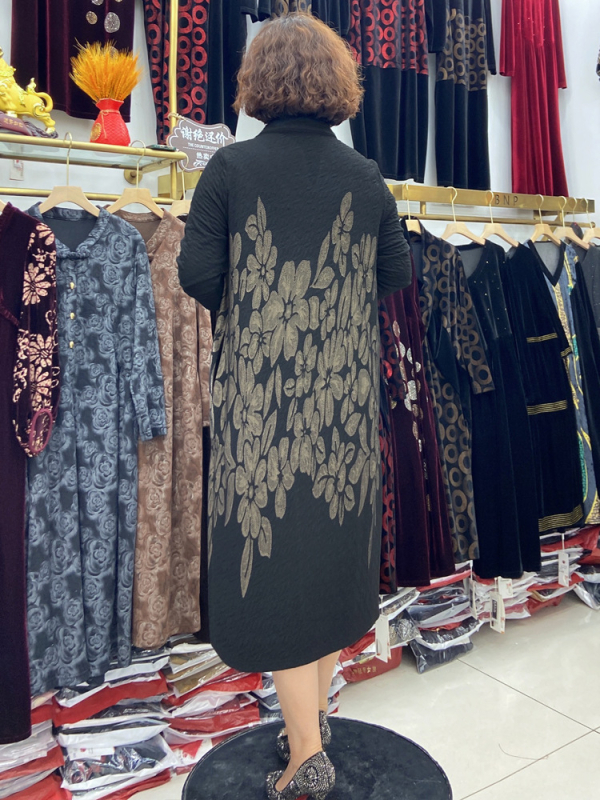 Ankola rudens-ziemas kleita vidējā vecuma sievietēm, elegants stils darbam; galvenais audums 90–95% cits, elastāns <30%