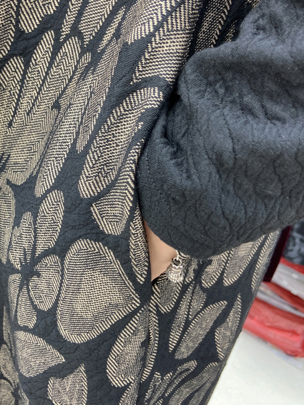 Ankola rudens-ziemas kleita vidējā vecuma sievietēm, elegants stils darbam; galvenais audums 90–95% cits, elastāns <30%